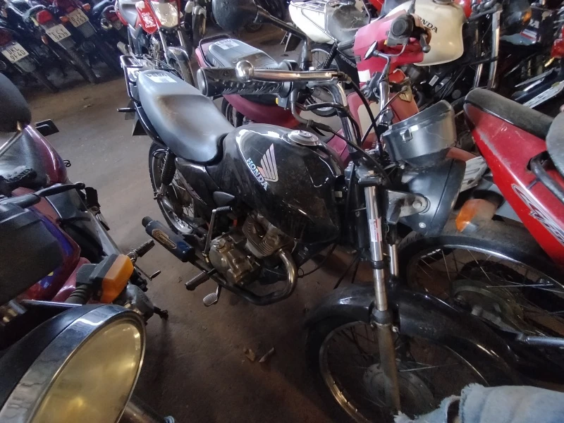Honda Motocicleta Motocicleta Preta Sucata em Tupã - São Paulo