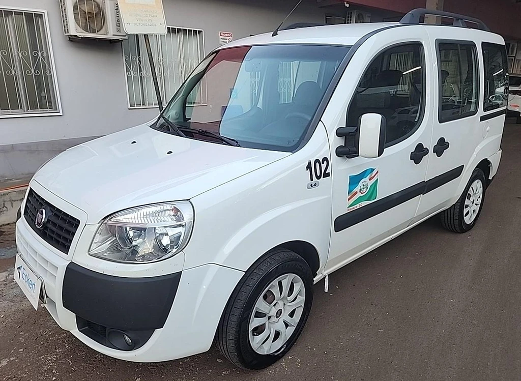 Fiat Doblo Attractiv 2015 1.4 Manual em Riqueza - Santa Catarina