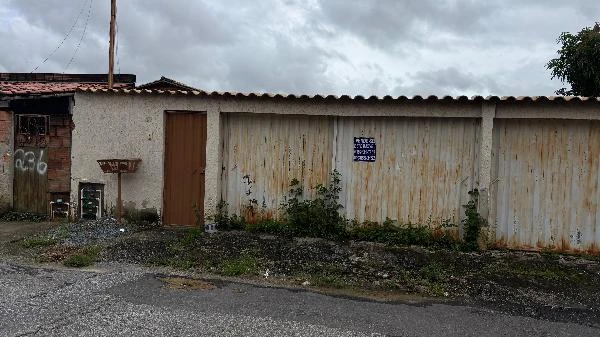 Casa com 2 Quartos no Cond Flor de Liz em Esmeraldas/MG em Esmeraldas - Minas Gerais