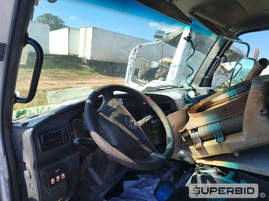 Mercedes-Benz Accelo 815 2013 Diesel 4x4 Manual em São Pedro - São Paulo