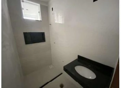 Apartamento residencial com área privativa de 66m² e vaga de garagem no térreo