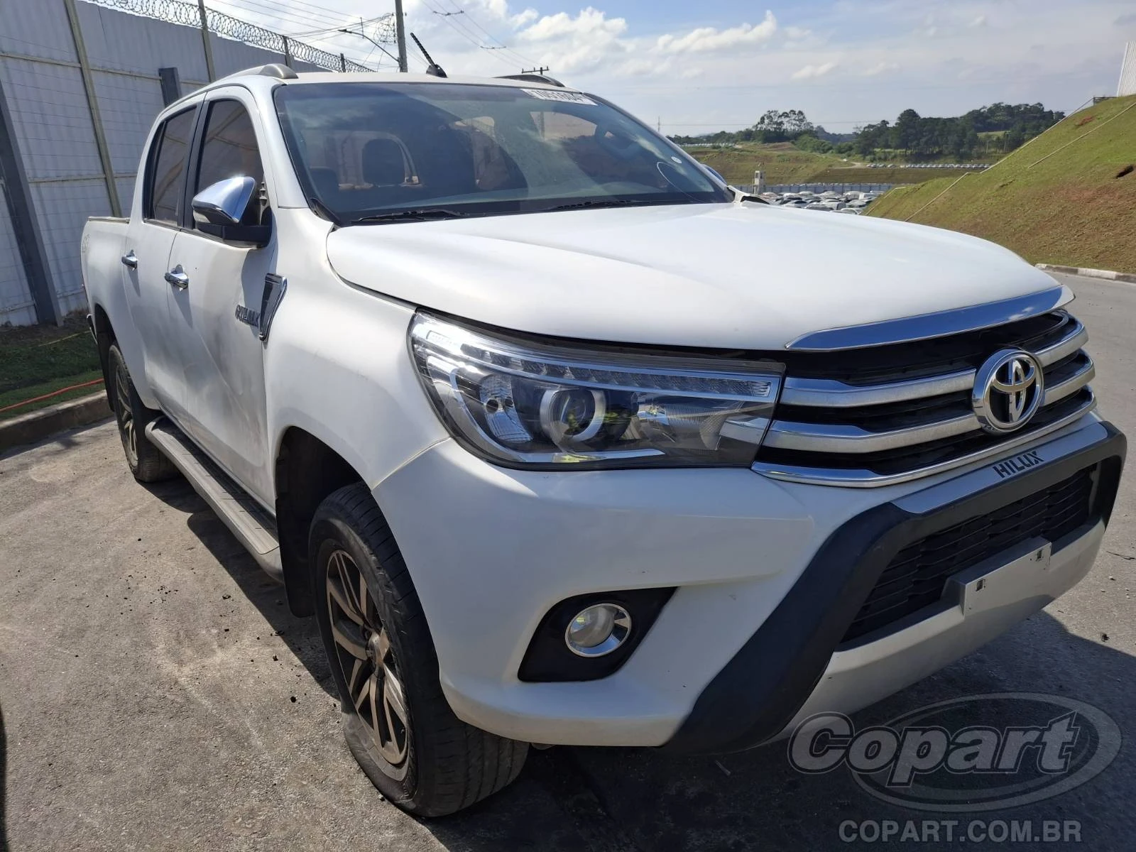 Toyota Hilux SRX 2016 2.8 Diesel Adulterado em Itaquaquecetuba - São Paulo
