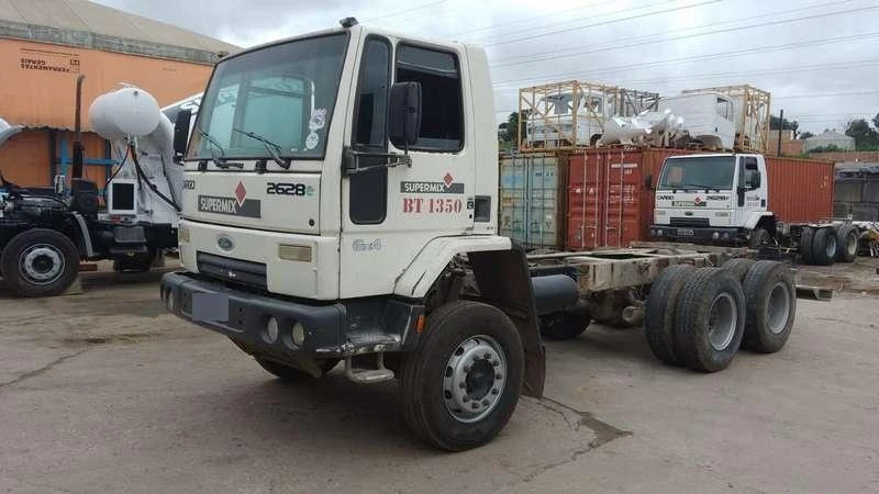 Ford Cargo 2628 E 2628 E 2010/2011 Branca Diesel 6x4 em Curitiba - Paraná