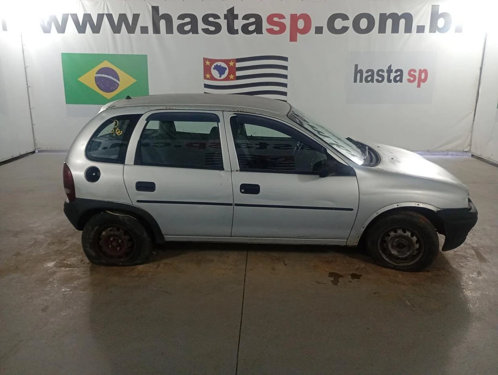 Chevrolet Corsa Super 1998 1999 Prata em Casa Branca - São Paulo