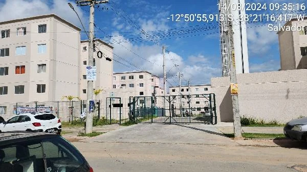 Apartamento em condomínio com entrada pela Rua Viver Areia Branca em Salvador, BA
