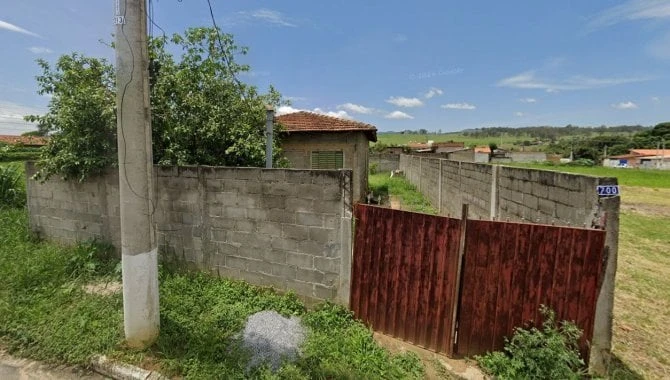 Casa com 2 Dormitórios em Pindamonhangaba/SP em Pindamonhangaba - São Paulo