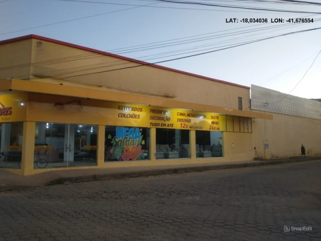 Prédio Centro em Itambacuri/MG em Itambacuri - Minas Gerais