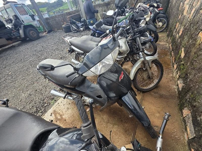 Honda Biz C100 ES 2004 Motoneta Preta em Xanxerê - Santa Catarina