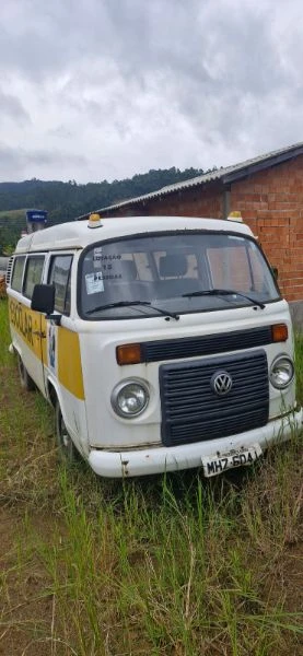 Volkswagen Kombi Kombi Escolar 2010 2011 Branco em Presidente Nereu - Santa Catarina