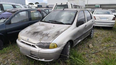 Fiat Palio Young 2001 2002 Cinza em São José Dos Pinhais - Paraná