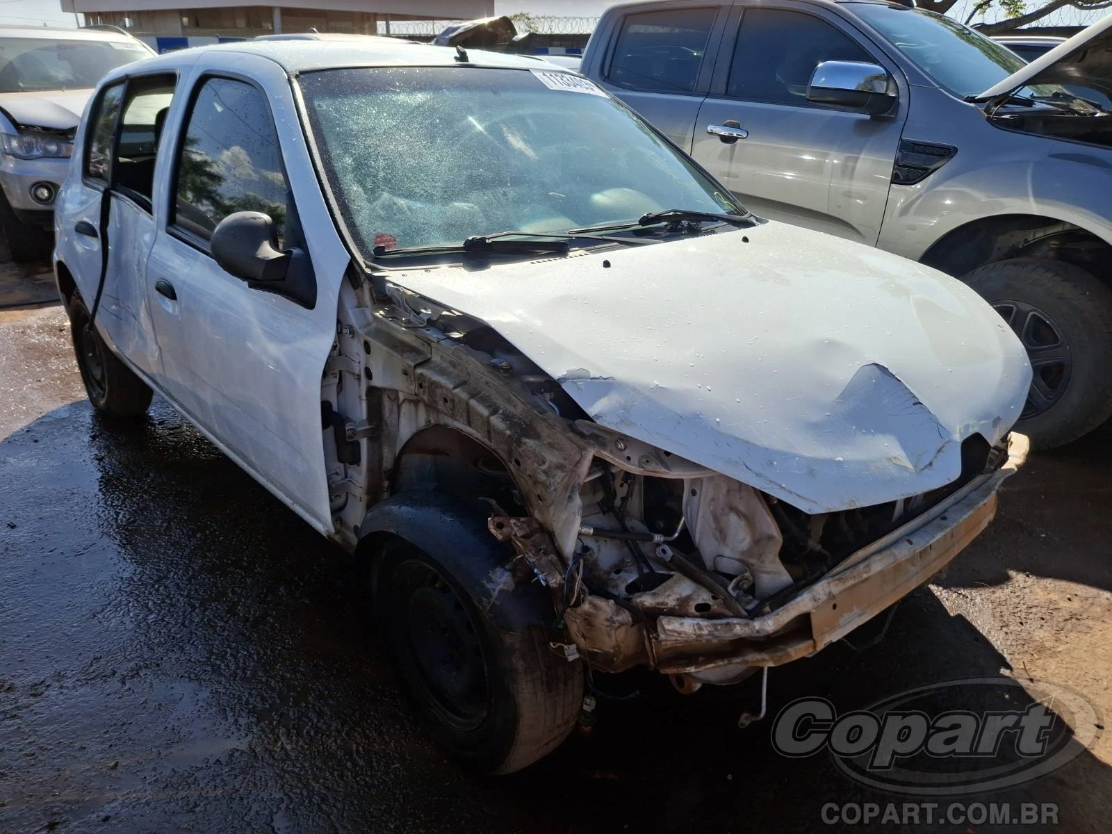 Renault Clio Expression 2015 1.0 16V Hi-Power em Aparecida De Goiânia - Goiás