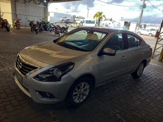 Nissan Versa 16SV Automático 2016/2017 em Nova Santa Rita - Rio Grande do Sul