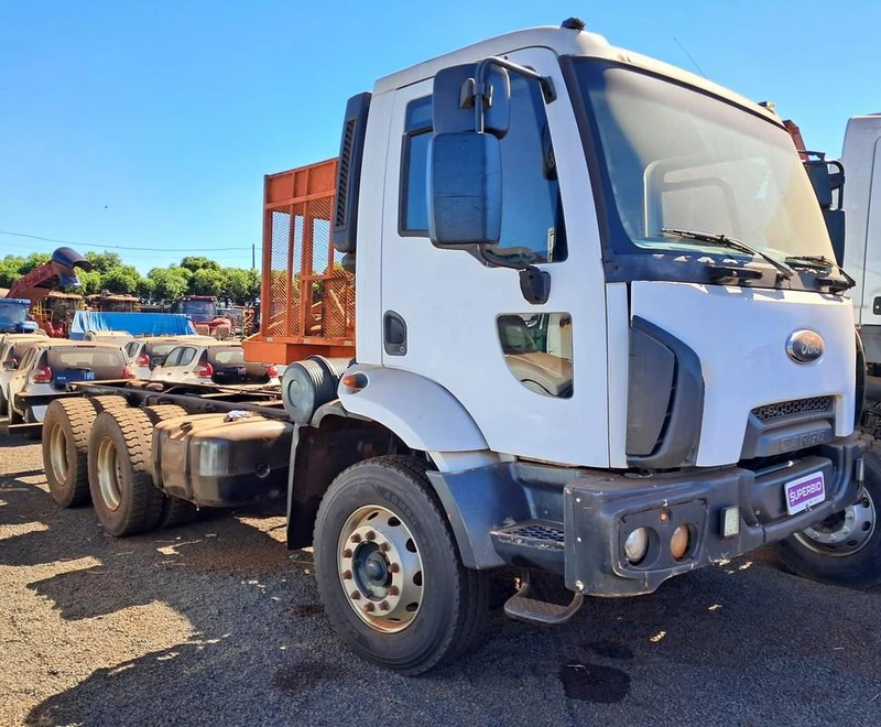 Ford Cargo 2629 2629 6x4 2014/2015 em Quirinópolis - Goiás