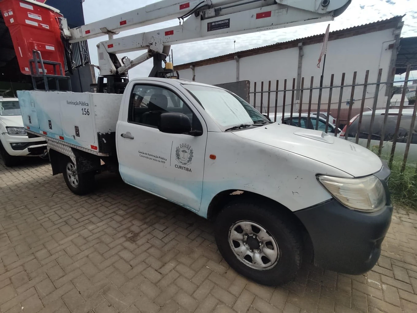 Toyota Hilux CS4X4CHAS 2012 em Curitiba - Paraná