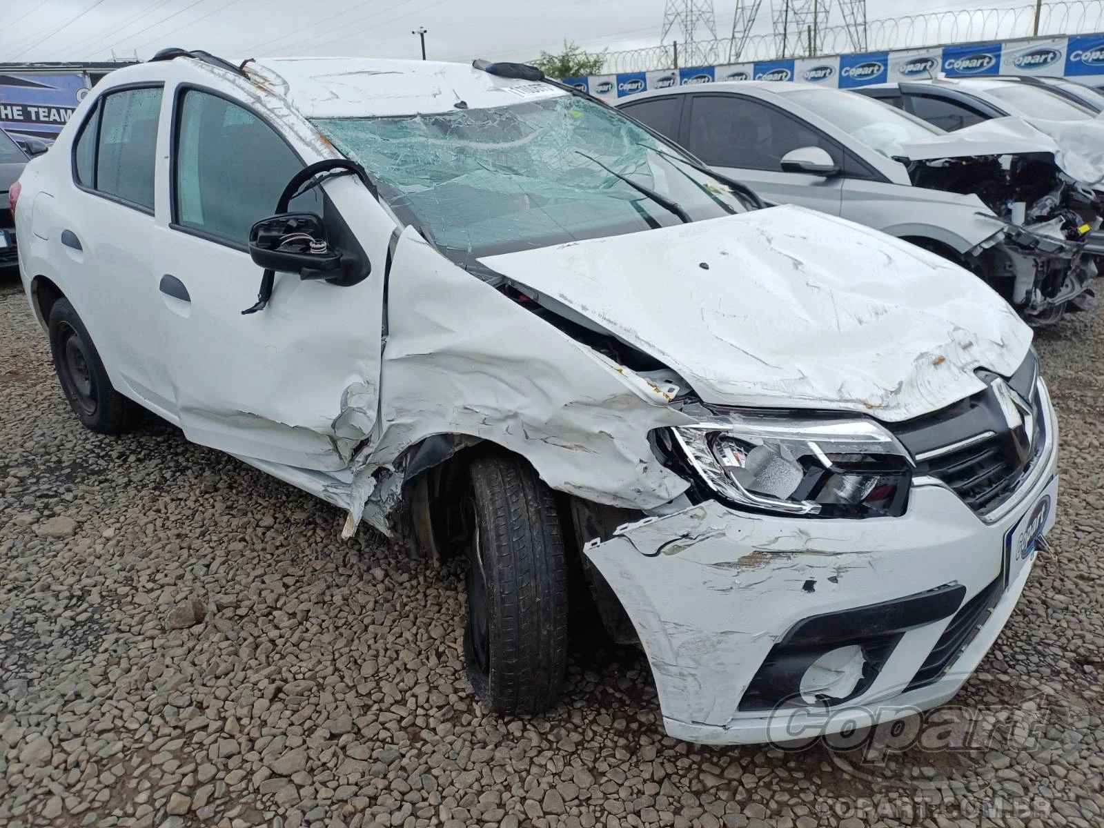 Renault Logan Life 2020 1.0 em Canoas - Rio Grande do Sul