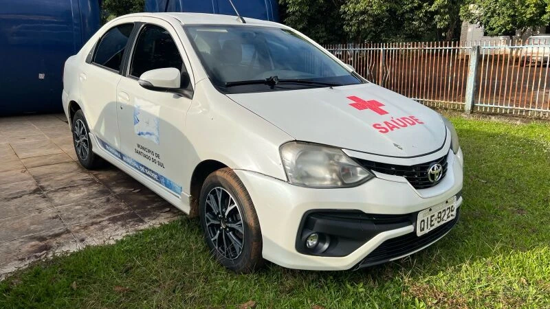 Toyota Etios Sedan 2016/2017 em Santiago Do Sul - Santa Catarina
