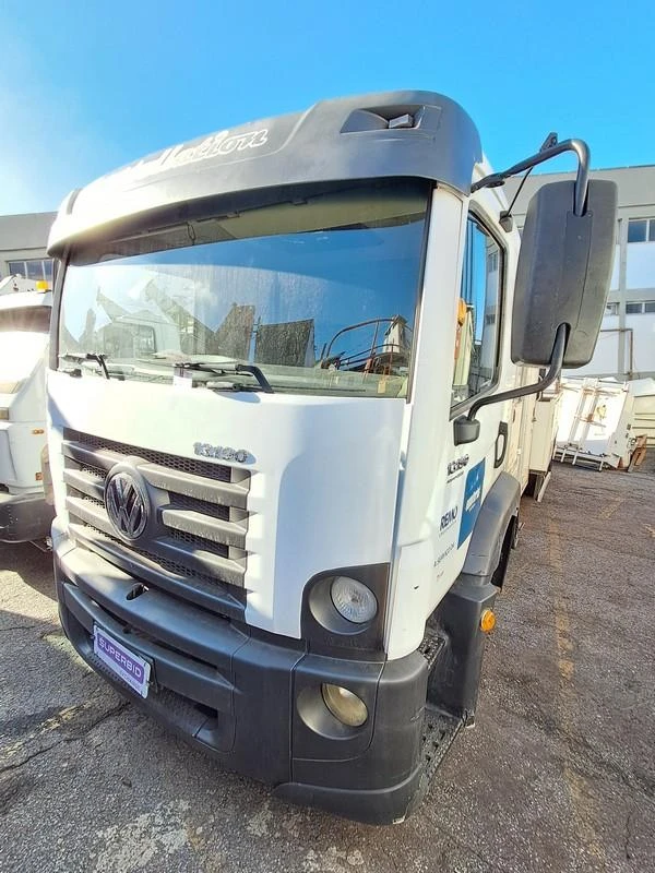 Volkswagen 13.190 CRM 4x2 CRM 4x2 2014 Cargo Cesto Aéreo em Contagem - Minas Gerais