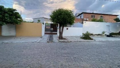 Casa com 3 Quartos e Terreno em Caruaru/PE em Caruaru - Pernambuco