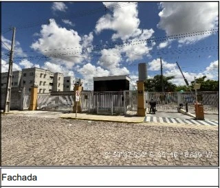 Apartamento com fachada do condomínio residencial Bela Parnamirim vista externa mostrando portão e área de entrada