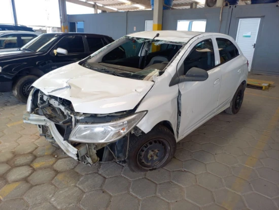 Chevrolet Onix 1.0 MT LT 2014 em Tijucas - Santa Catarina