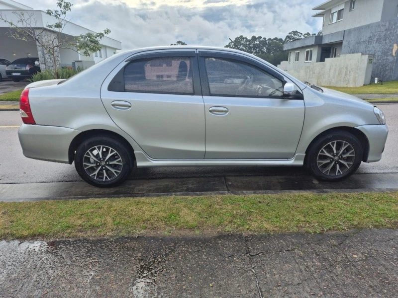 Toyota Etios Etios Platinum 2017/2018 Automático Prata em Sergipe