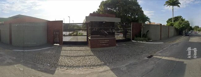 Casa com Casa de Veraneio no Cond. Moringa em Cabo Frio/RJ em Cabo Frio - Rio de Janeiro