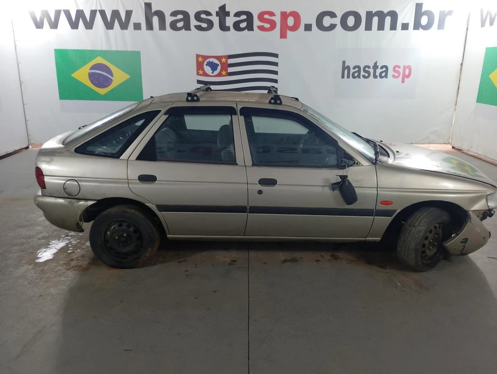 Ford Escort GL 16V 1999 2000 Prata em Casa Branca - São Paulo