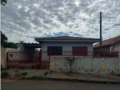 Casa com 3 Dormitórios em Jaguapitã/PR em Jaguapitã - Paraná