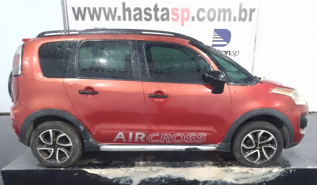 Citroën C3 Aircross GLXM 2010 2011 Vermelho em Casa Branca - São Paulo