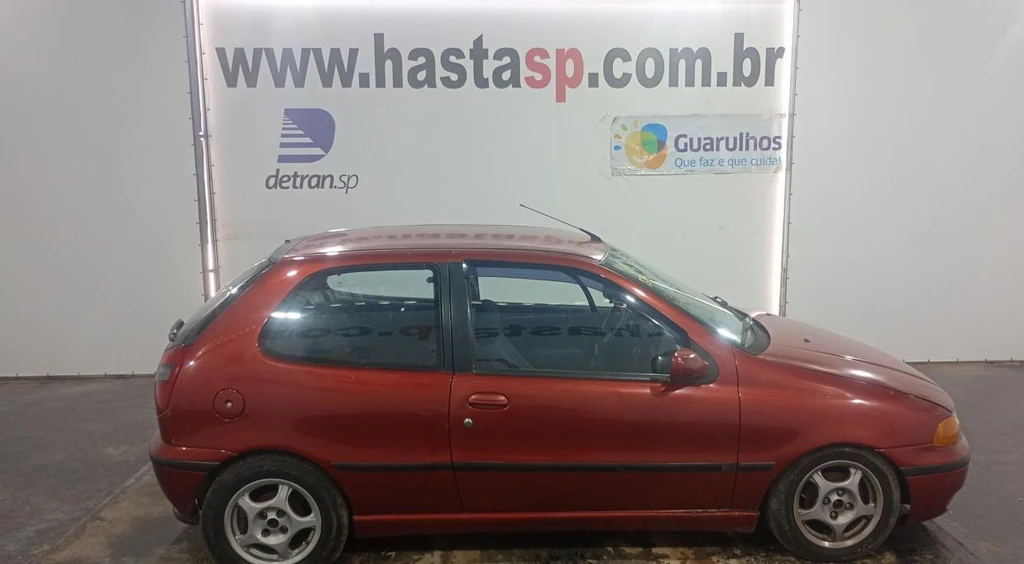 Fiat Palio 16V 1996 Vermelho em Casa Branca - São Paulo