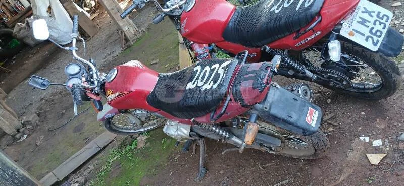 Honda CG 125 Titan KS 2002/2003 Vermelha KS em São Borja - Rio Grande do Sul