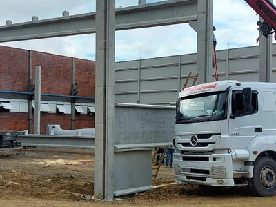 Mercedes-Benz Axor 3344 Ano 2016 Munck TKA 70700 Premium 8x4 em Jaraguá Do Sul - Santa Catarina