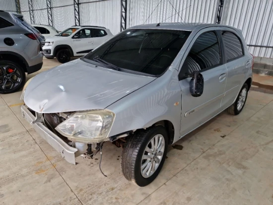 Toyota Etios HB XLS 2013 Manual Gasolina em Suzano - São Paulo