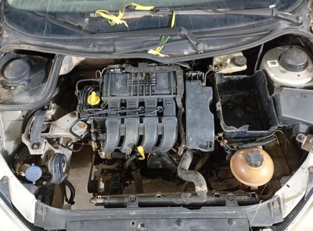 Peugeot 206 Selection 2002 Cinza em Casa Branca - São Paulo