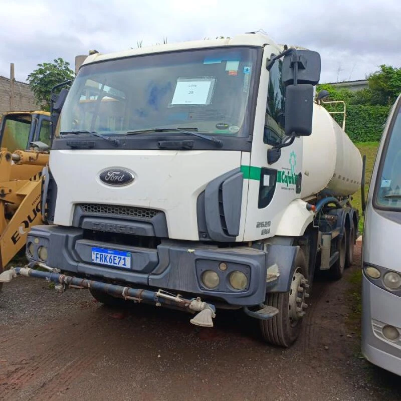 Ford Cargo 2629 2014 6x4 em Cajati - São Paulo