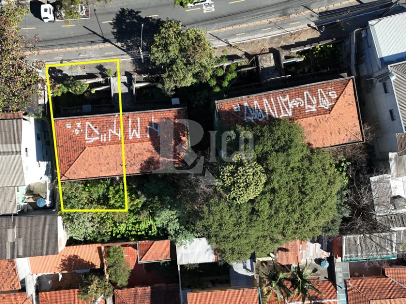 Terreno com Lojas Frontais e Casa nos Fundos em São Paulo/SP em São Paulo