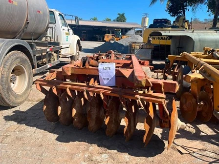 Outro com Implemento de Grade Aradora em Itapemirim/ES em Itapemirim - Espírito Santo