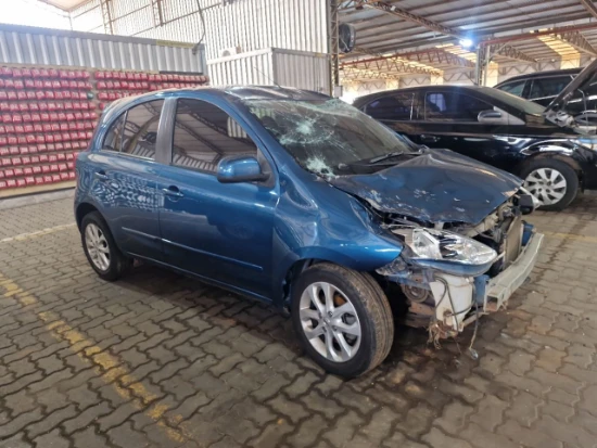 Nissan March 10SV 2015 2016 Gas Manual em Nova Santa Rita - Rio Grande do Sul