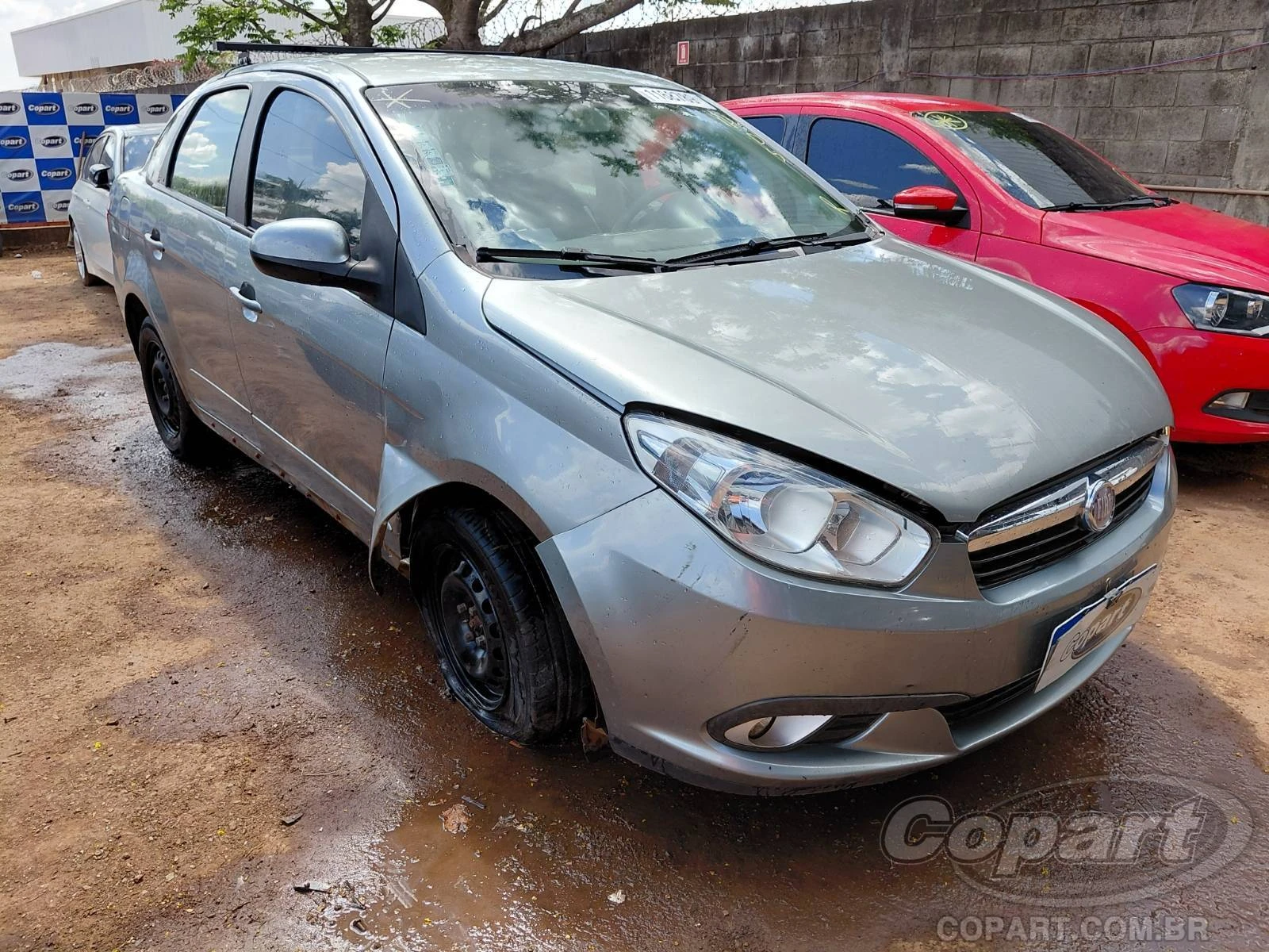 Fiat Grand Siena Attractive 2013 1.4 Evo em Aparecida De Goiânia - Goiás
