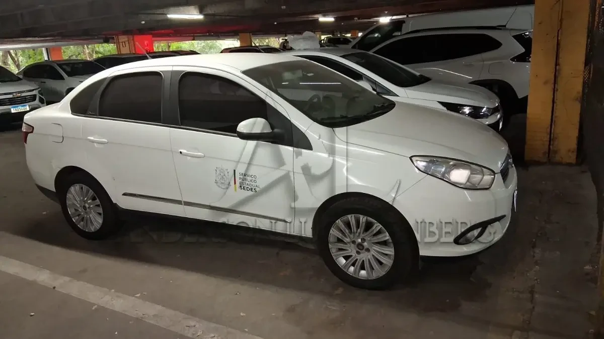 Fiat Siena Essence 1.6 2014 em Porto Alegre - Rio Grande do Sul