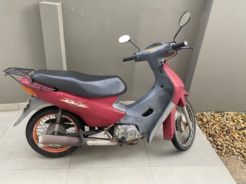 Honda C100 Biz Biz 100cc Vermelha em Joinville - Santa Catarina