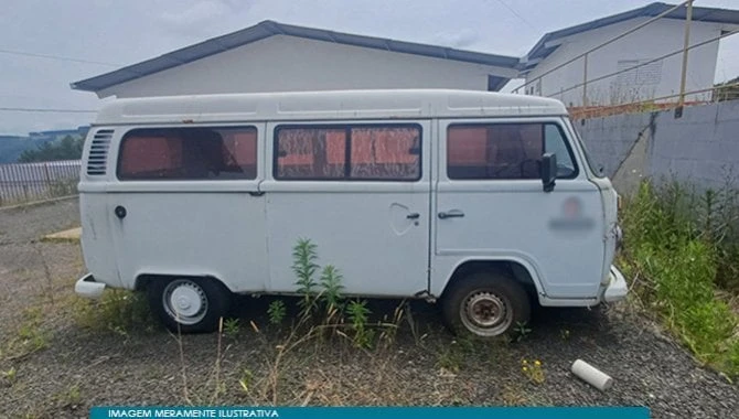 Volkswagen Kombi Kombi 2006 Branco em Concórdia - Santa Catarina