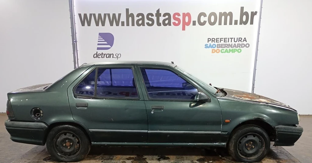 Renault 19 RT 1995 Verde em Casa Branca - São Paulo