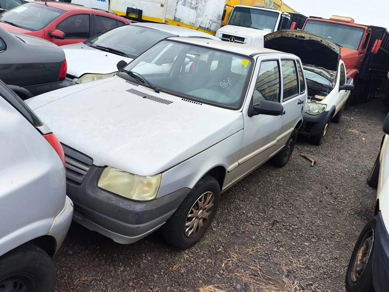 Fiat Uno Mille Mille Economy 2008/2009 Prata em Maringá - Paraná