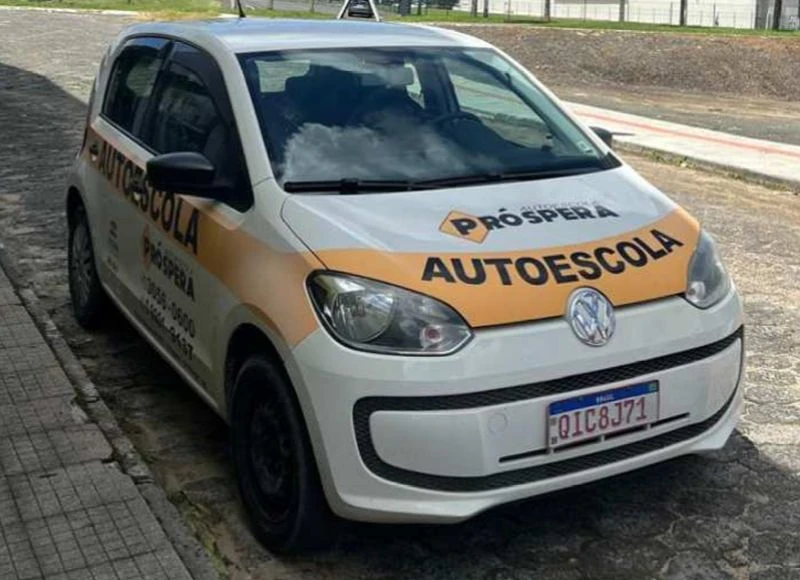 Volkswagen Up Take MCV 2016/2017 Branco Flex em Criciúma - Santa Catarina
