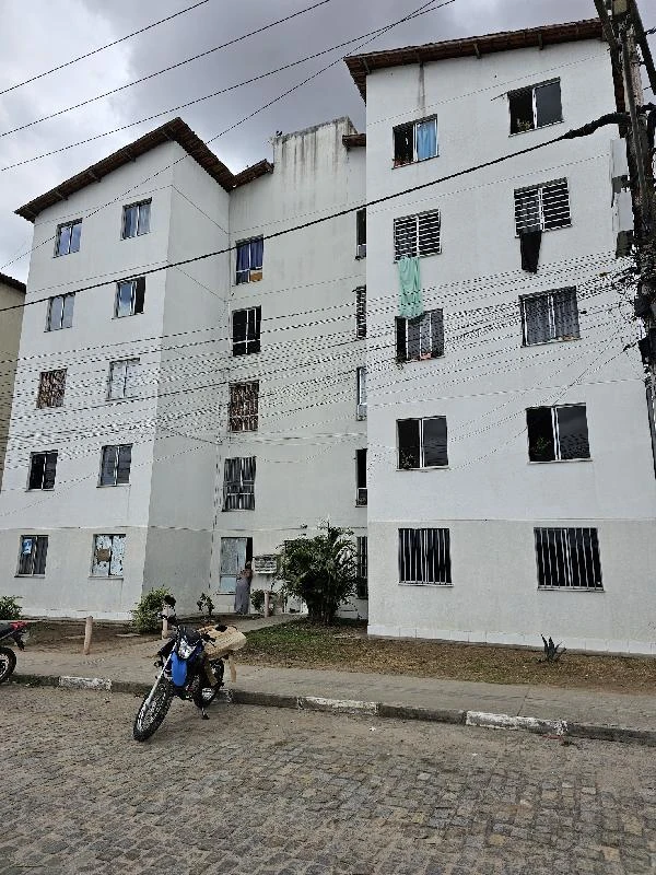 Apartamento de 40m² com 2 quartos e área de serviço em Feira de Santana