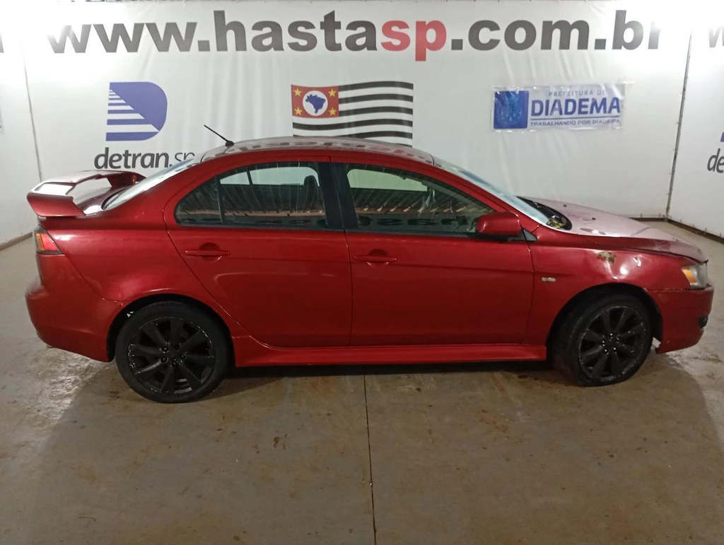 Mitsubishi Lancer 2.0 2012/2013 Vermelha em Casa Branca - São Paulo