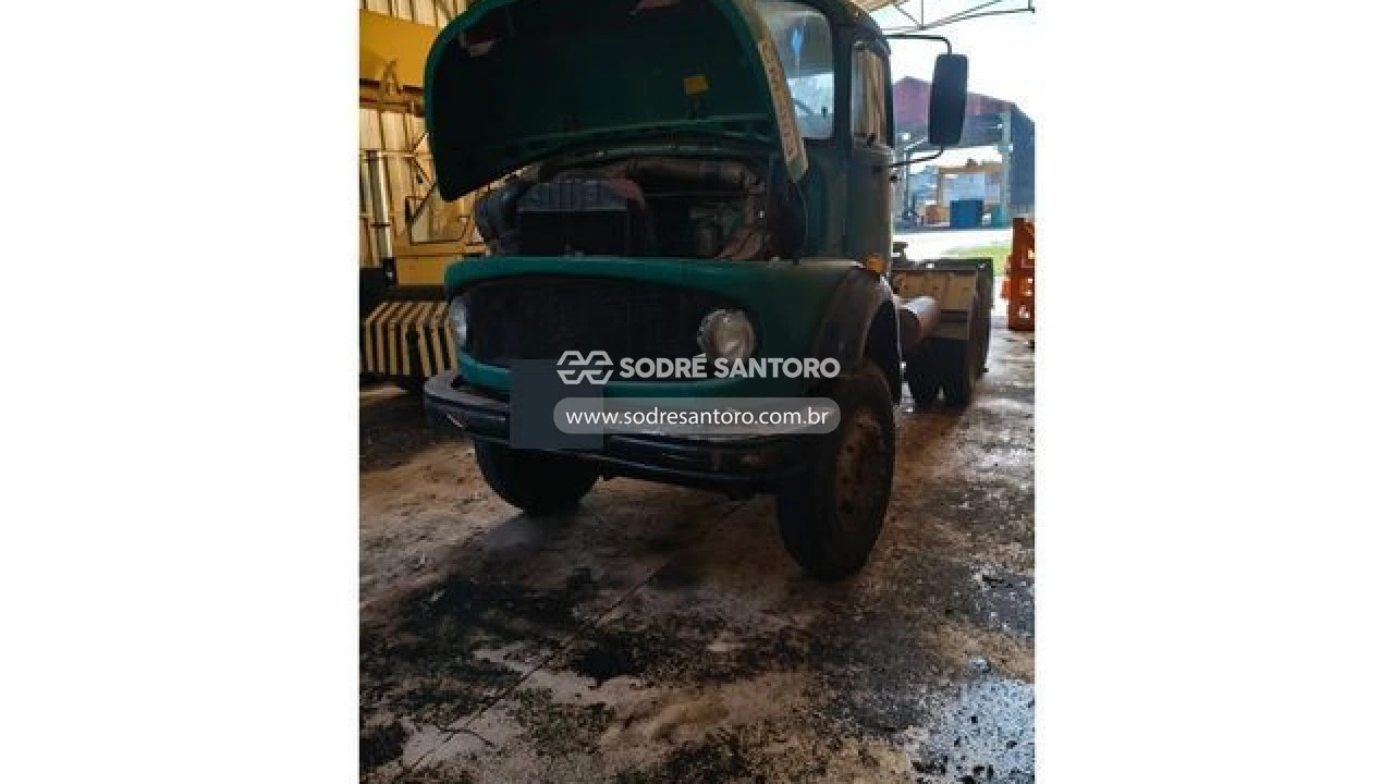Mercedes-Benz L 2013 em Jundiaí/SP em Jundiaí - São Paulo