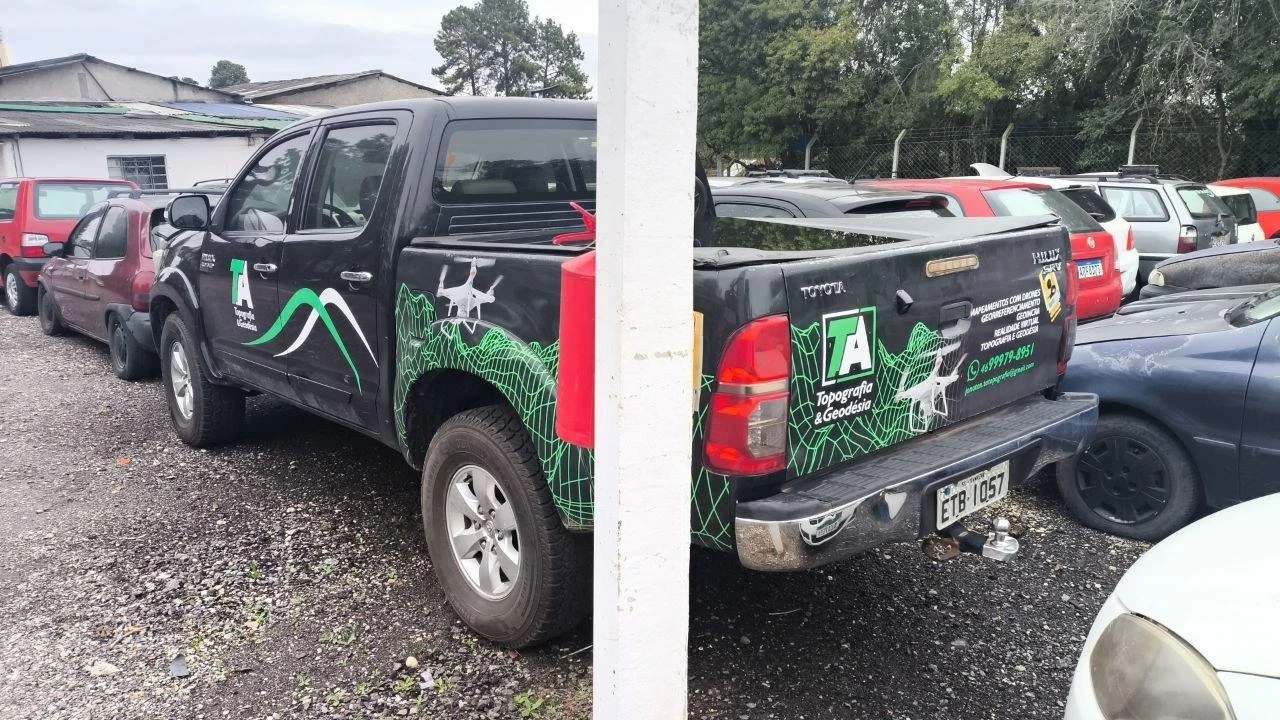 Toyota Hilux Cd4x4Srv 2011 2012 Preto em Araucária - Paraná