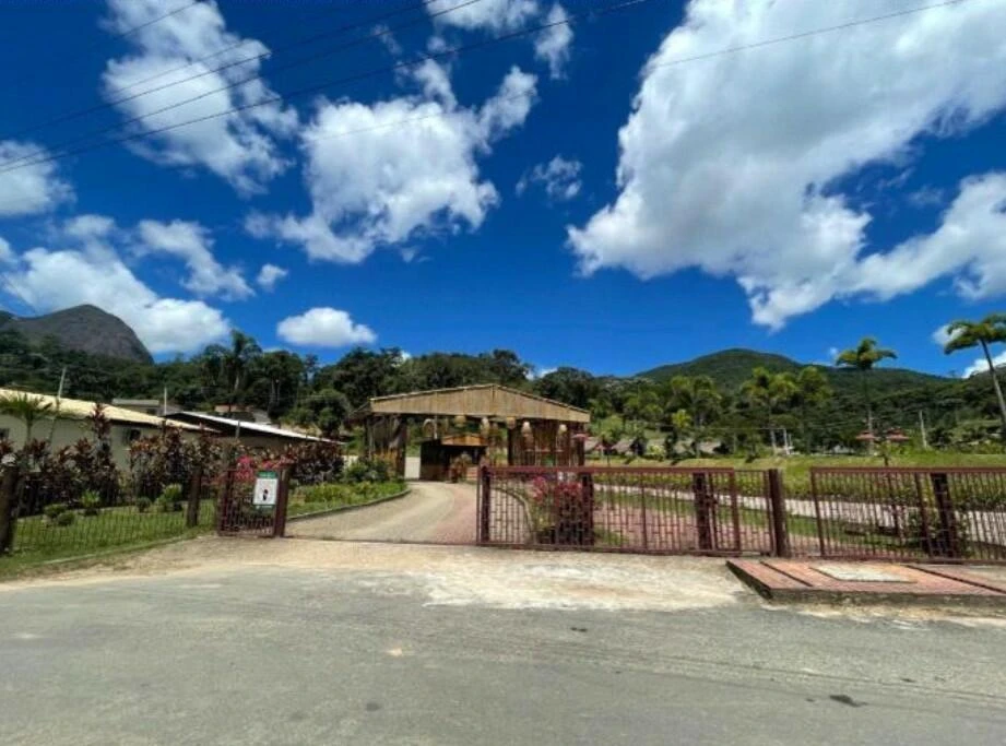 Terreno no Cond. Green Life Club em Teresópolis/RJ em Teresopolis - Rio de Janeiro